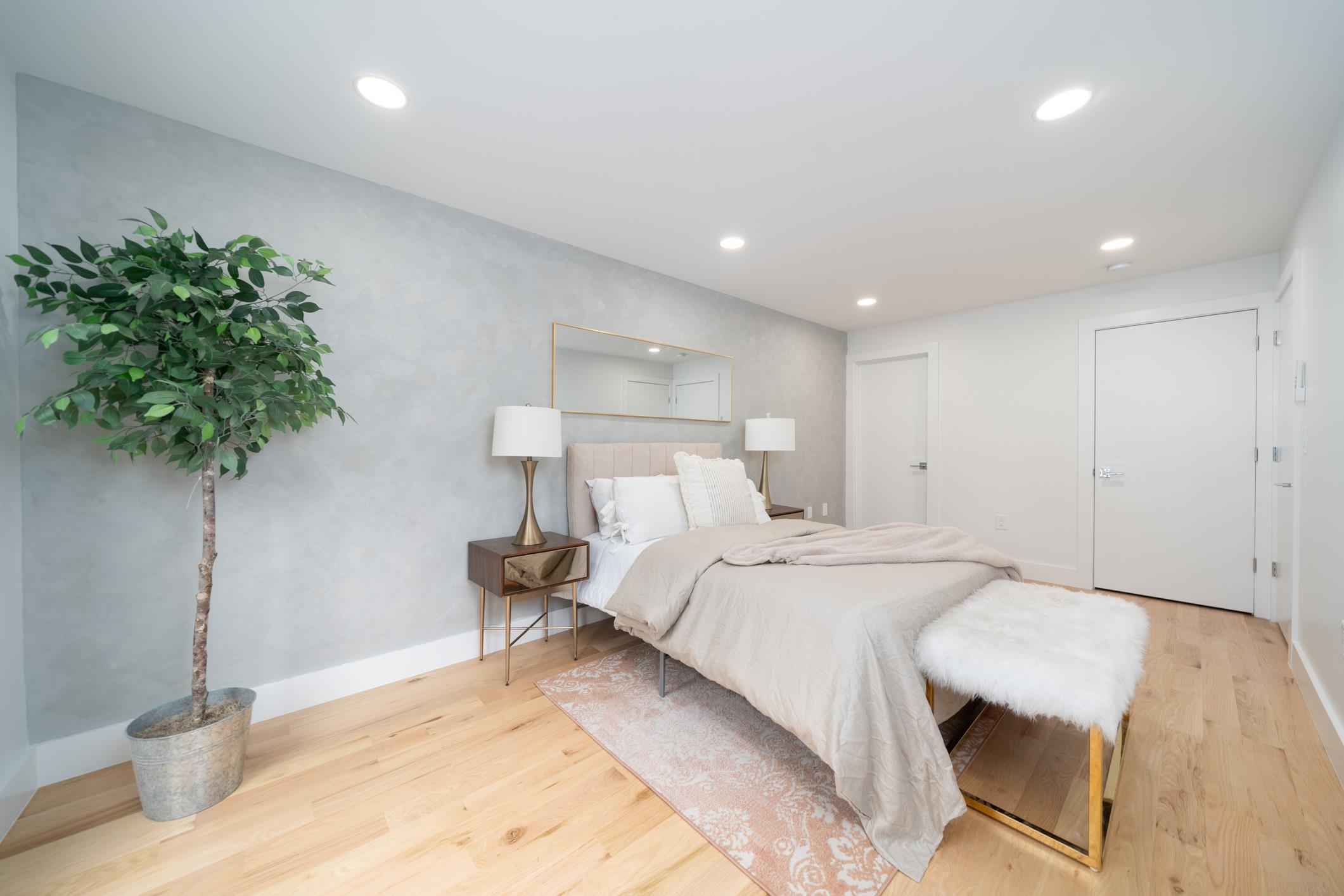 184 CENTRAL AVE Unit: 2