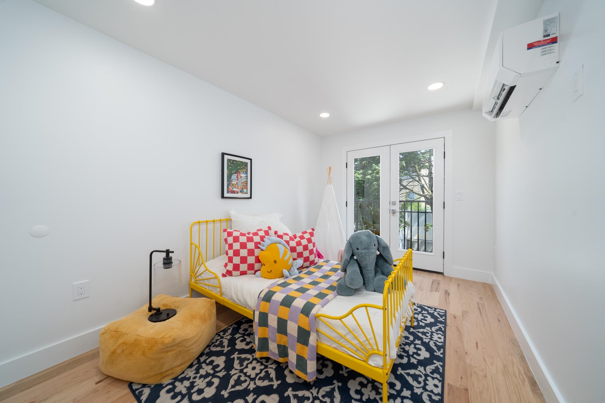 184 CENTRAL AVE Unit: 2