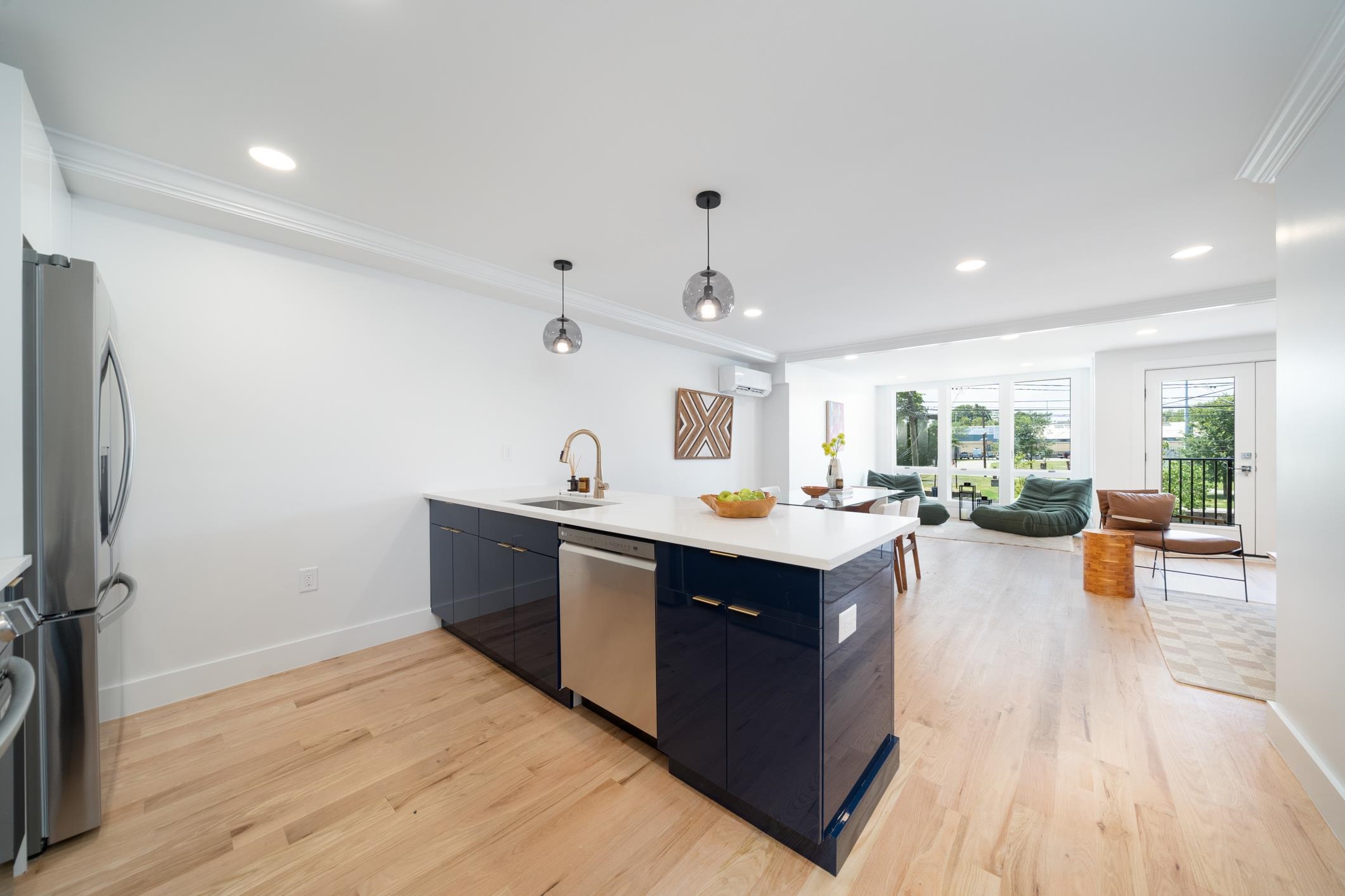 184 CENTRAL AVE Unit: 2