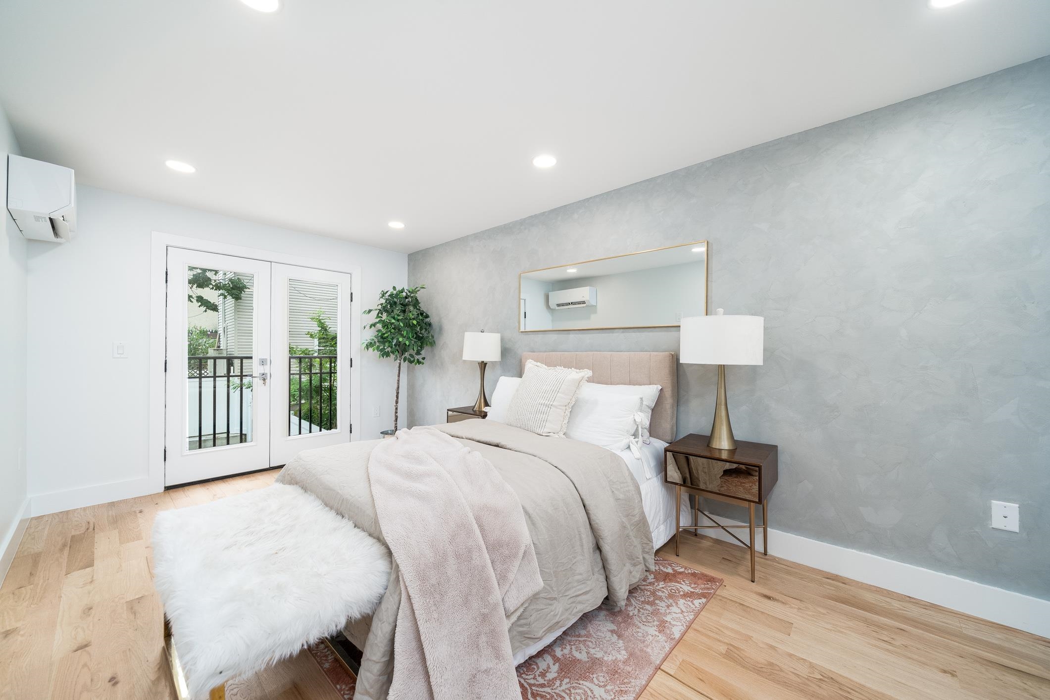 184 CENTRAL AVE Unit: 2