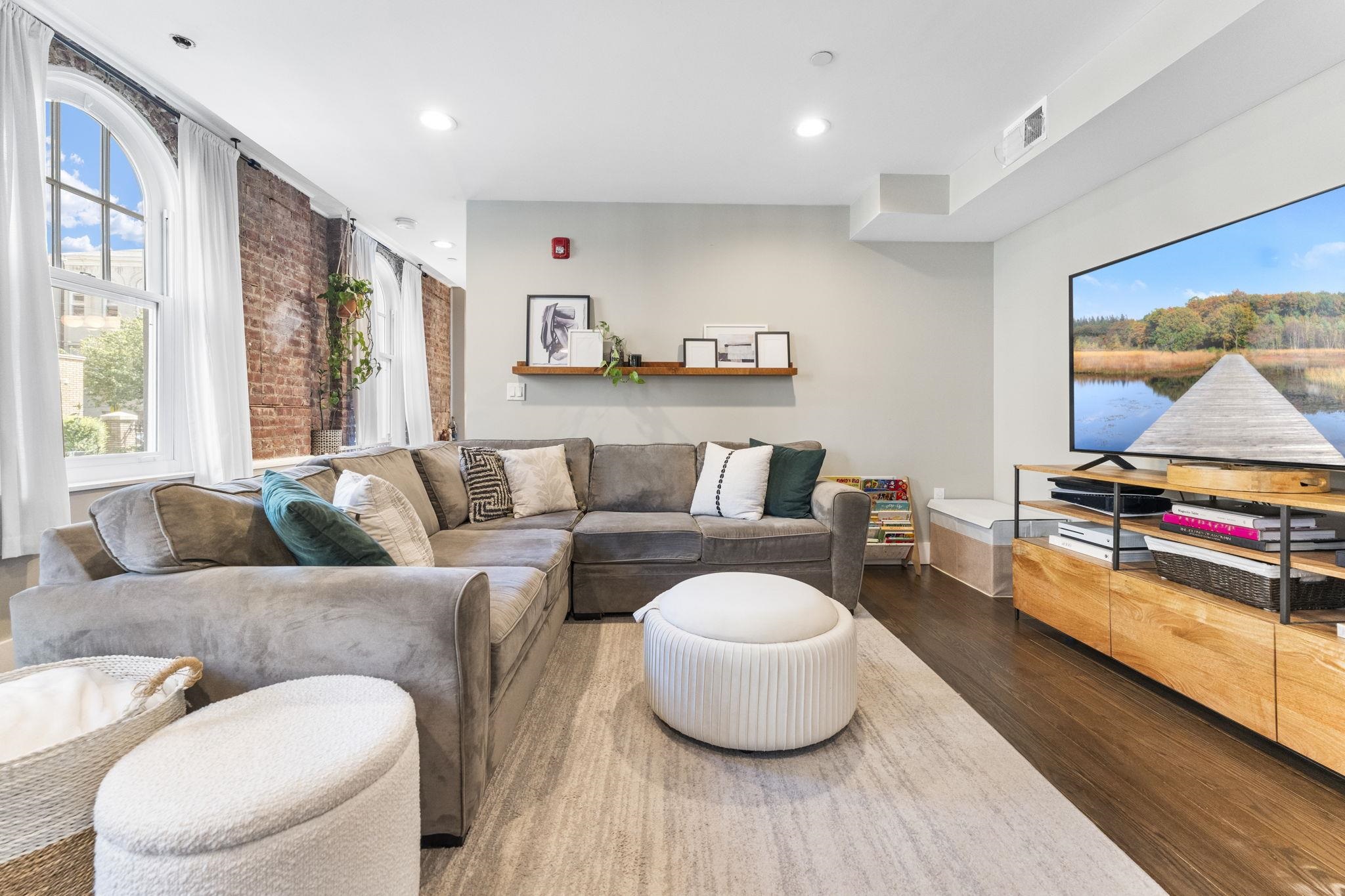 126 DELAWARE AVE Unit: 4