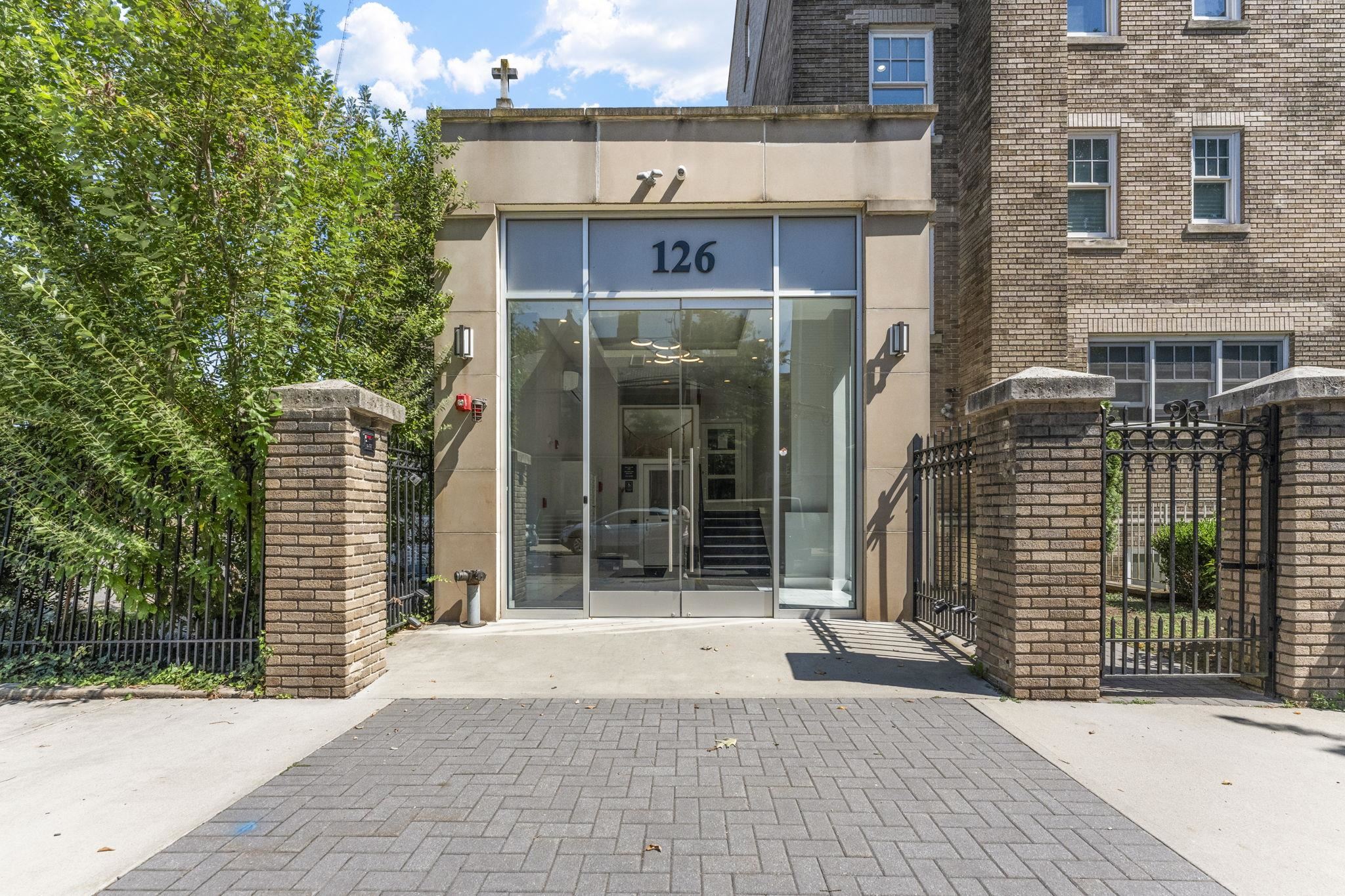 126 DELAWARE AVE Unit: 4
