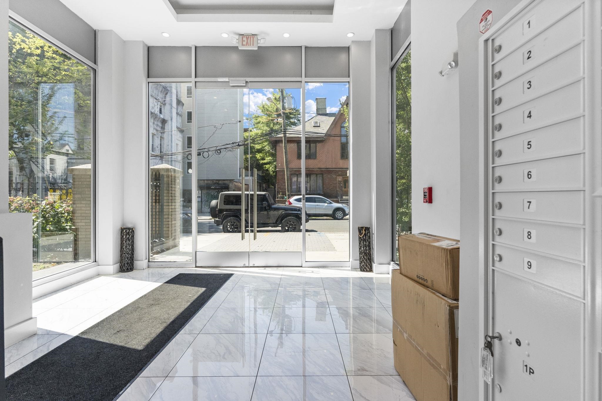 126 DELAWARE AVE Unit: 4