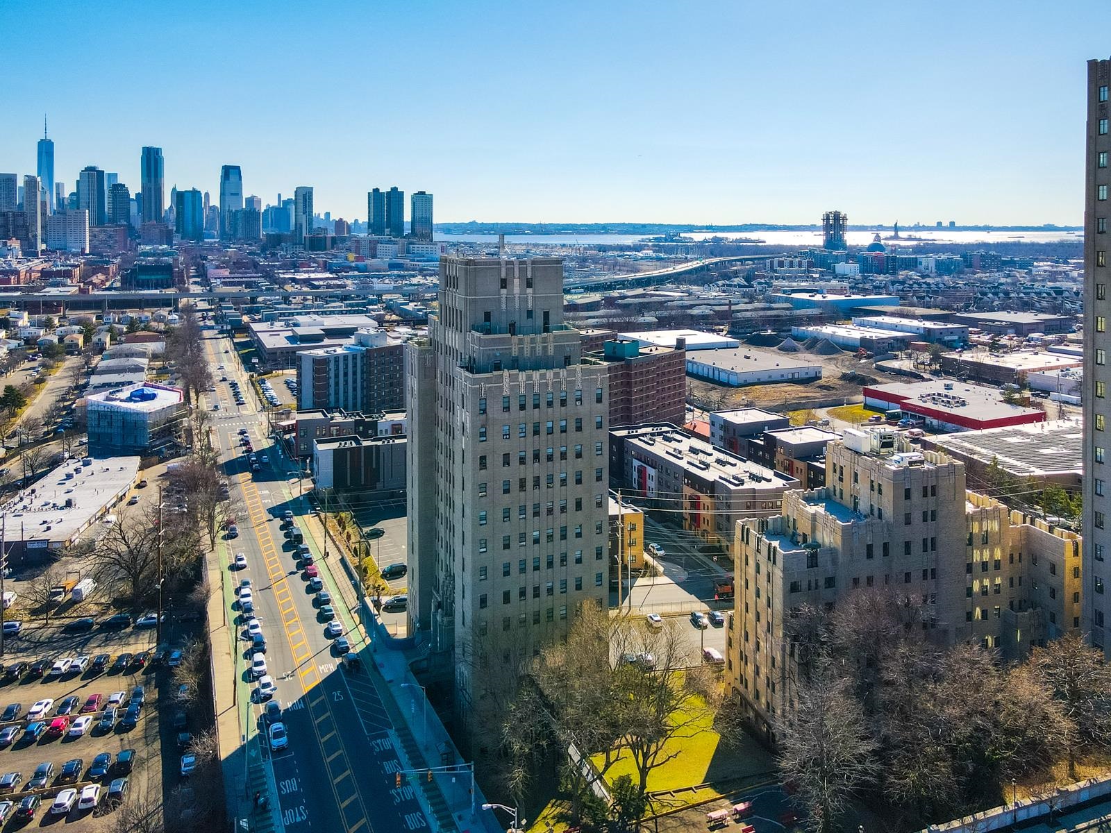 201 CORNELISON AVE Unit: 209