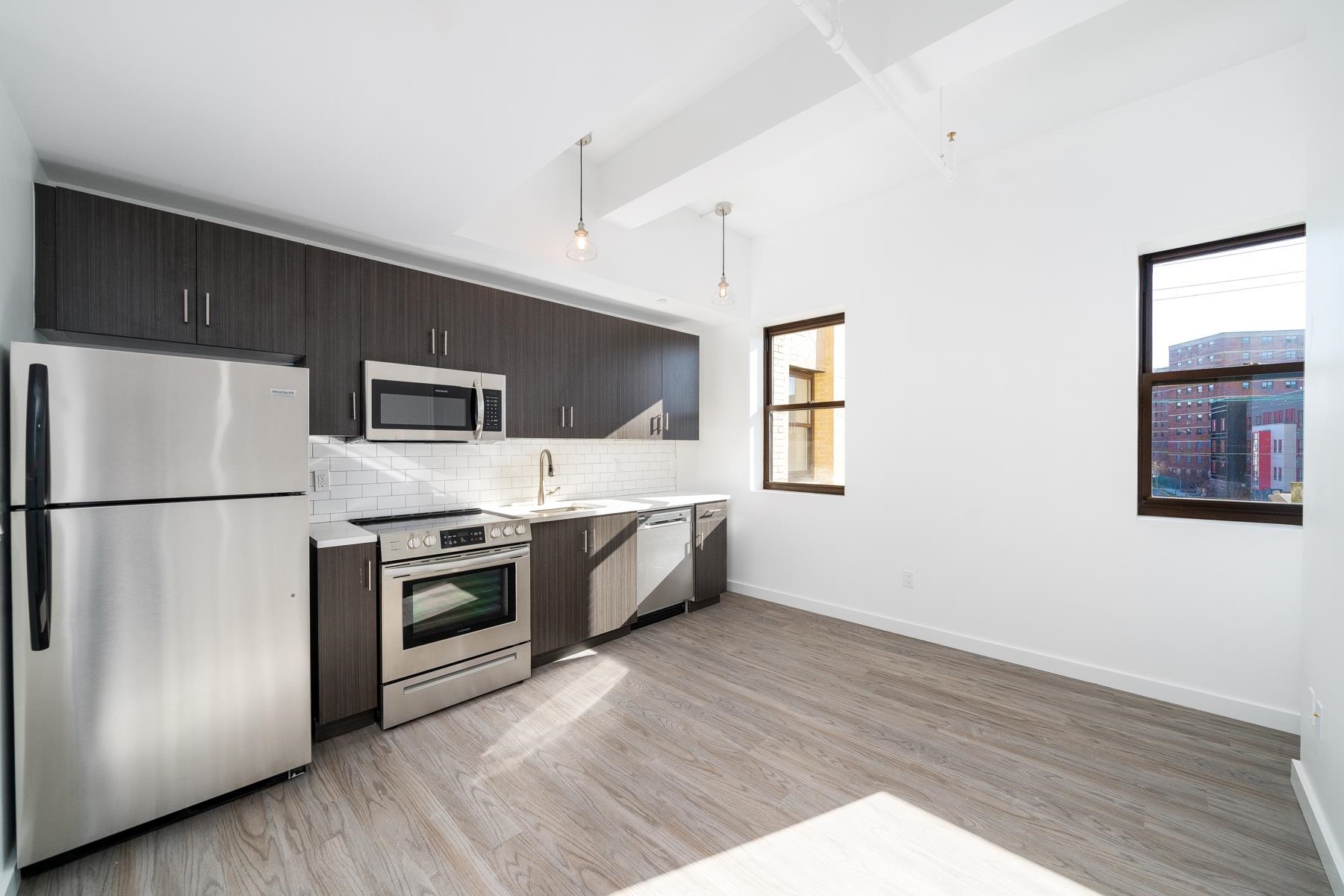 201 CORNELISON AVE Unit: 209