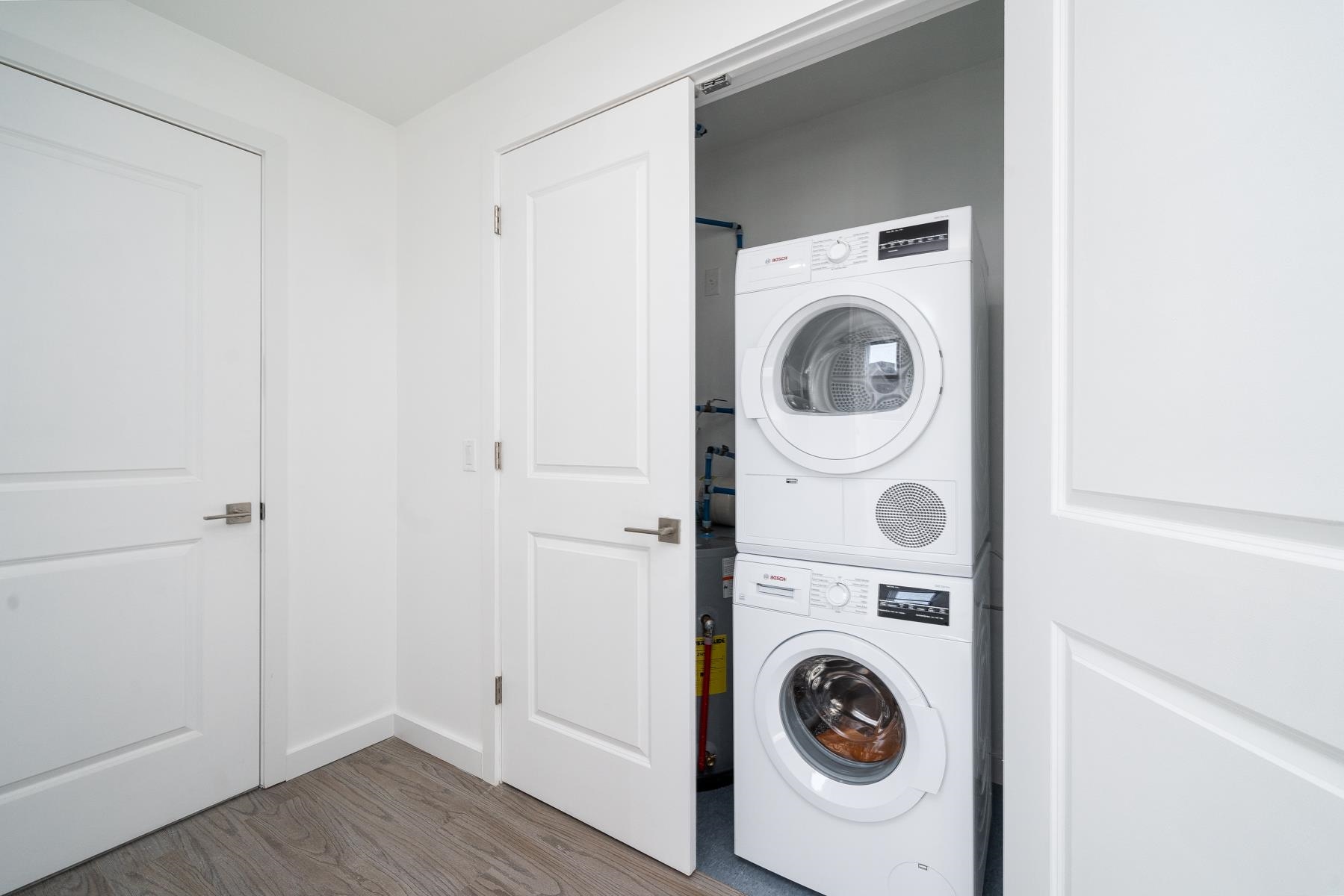 201 CORNELISON AVE Unit: 209