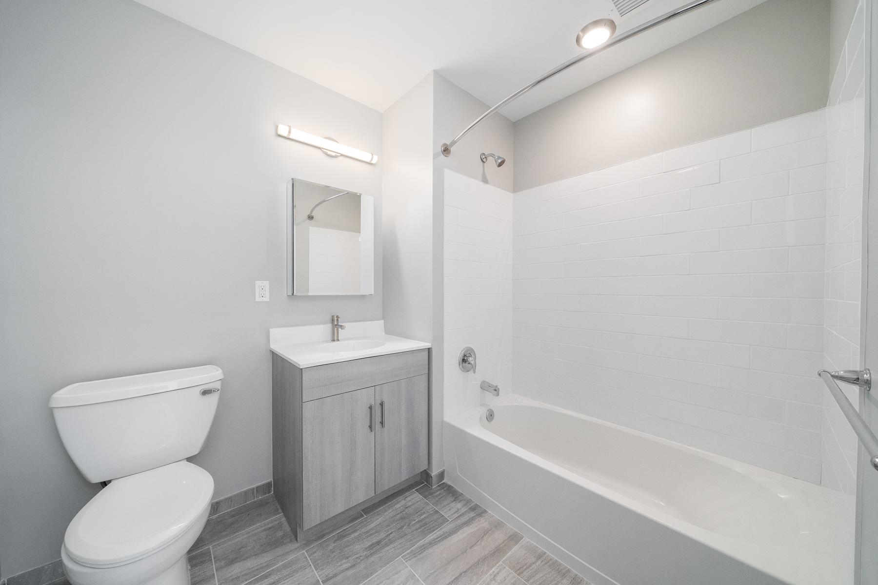 201 CORNELISON AVE Unit: 209