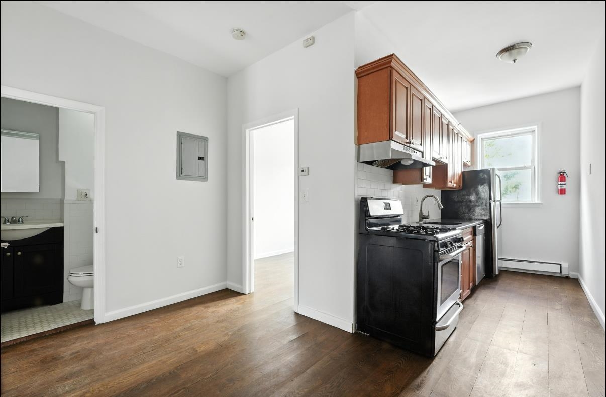 136a CLENDENNY AVE Unit: 1