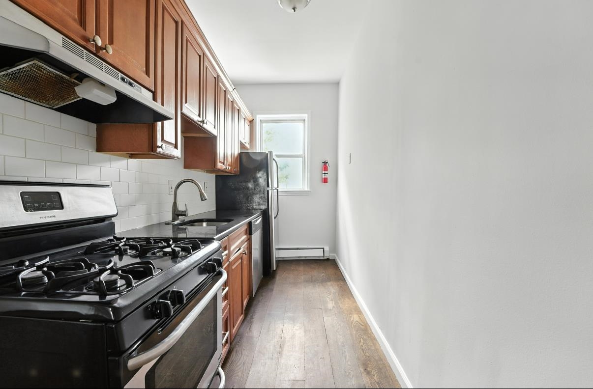 136a CLENDENNY AVE Unit: 1