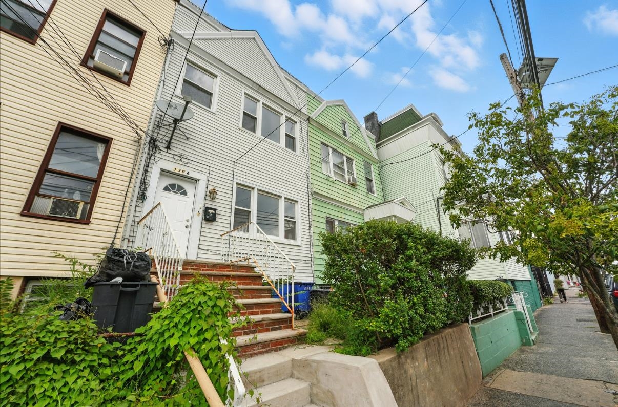 136a CLENDENNY AVE Unit: 1