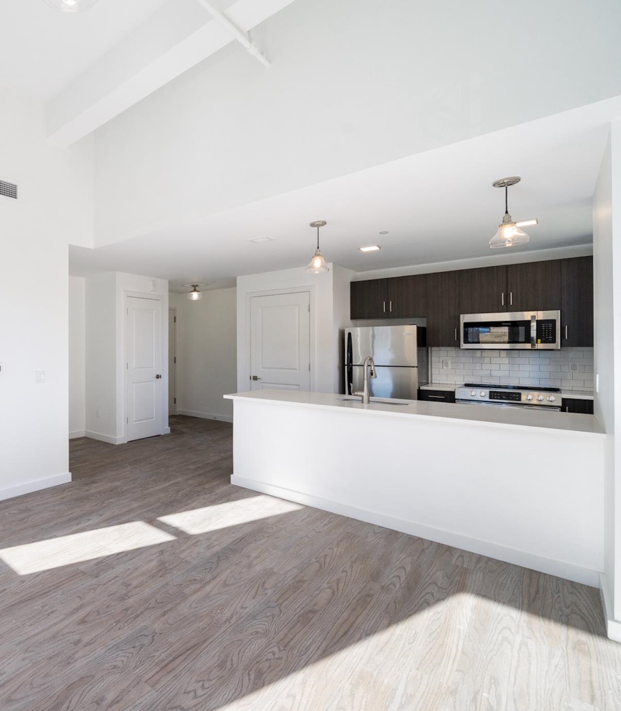 201 CORNELISON AVE Unit: 504