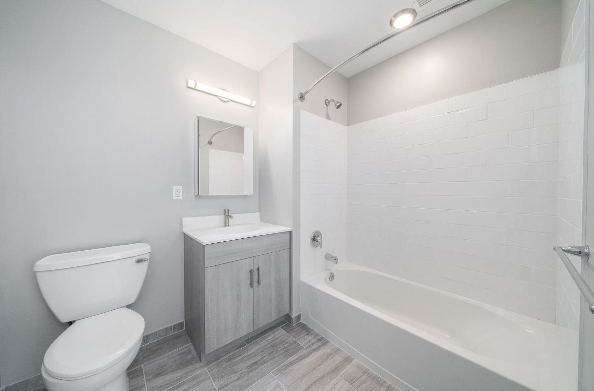 201 CORNELISON AVE Unit: 504