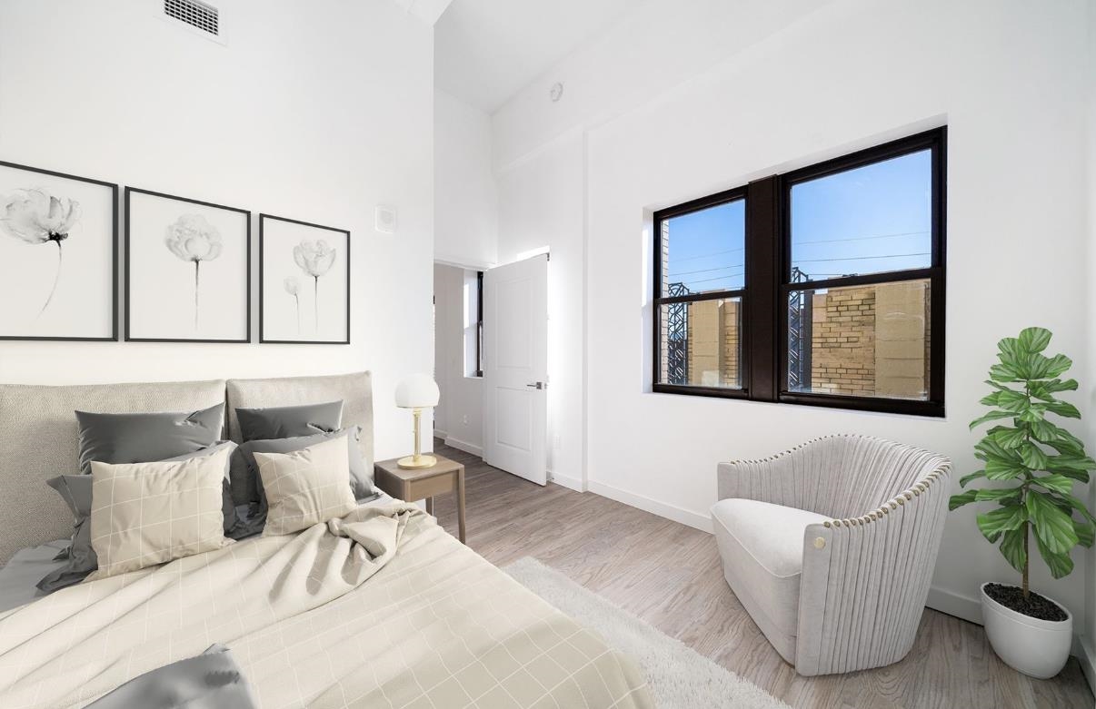201 CORNELISON AVE Unit: 504