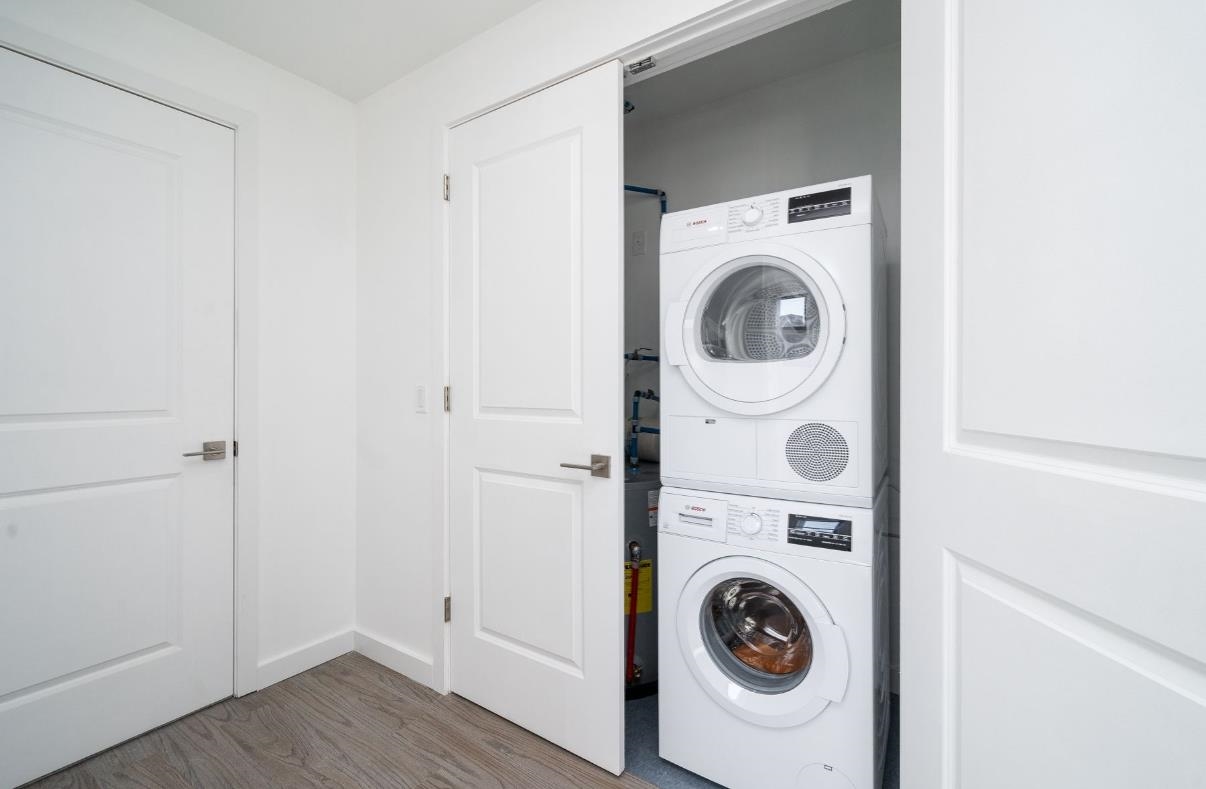 201 CORNELISON AVE Unit: 504