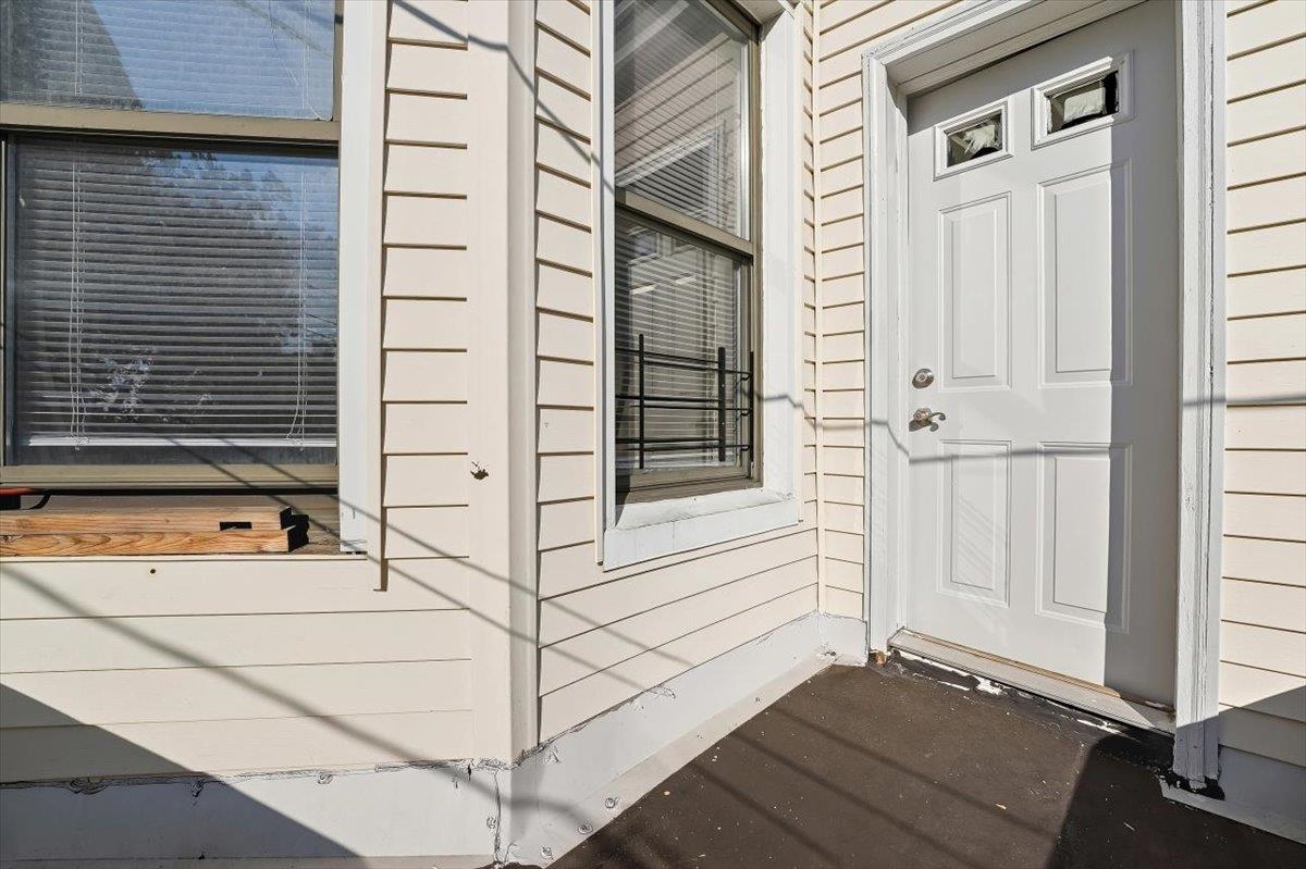 73 WINFIELD AVE Unit: 2
