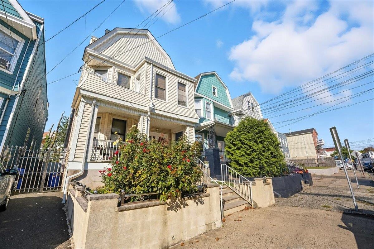 73 WINFIELD AVE Unit: 2