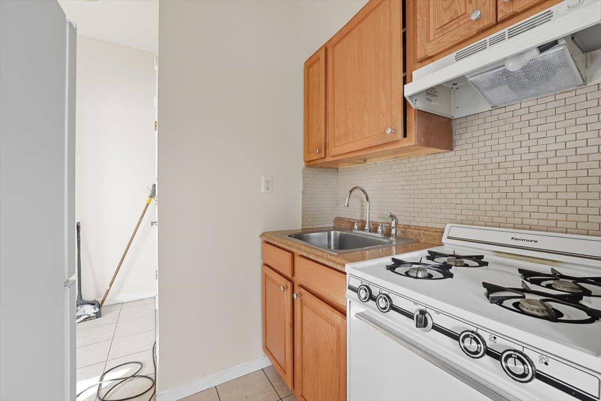 73 WINFIELD AVE Unit: 2