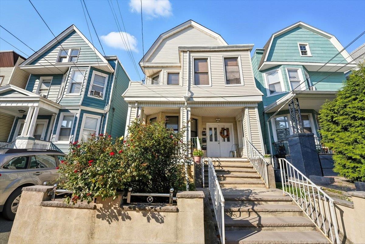73 WINFIELD AVE Unit: 2