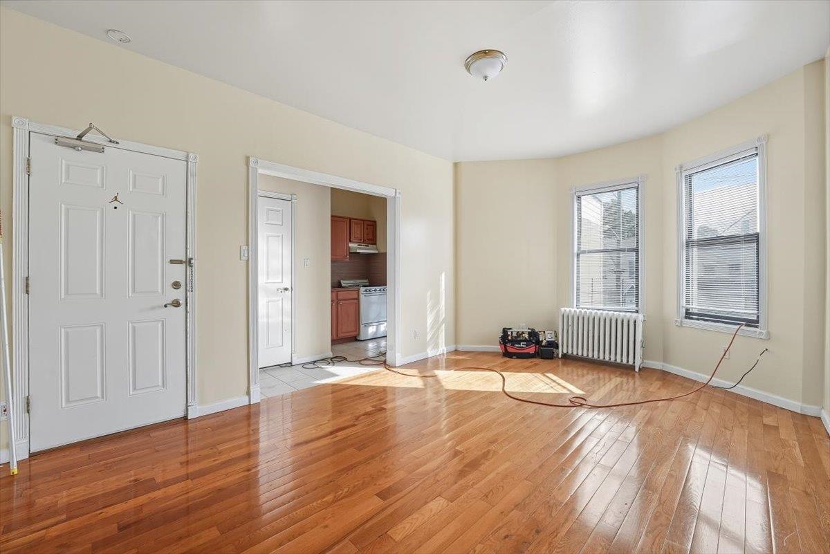 73 WINFIELD AVE Unit: 2