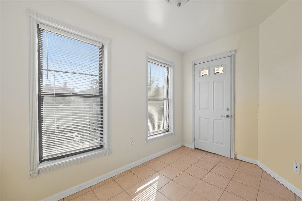 73 WINFIELD AVE Unit: 2