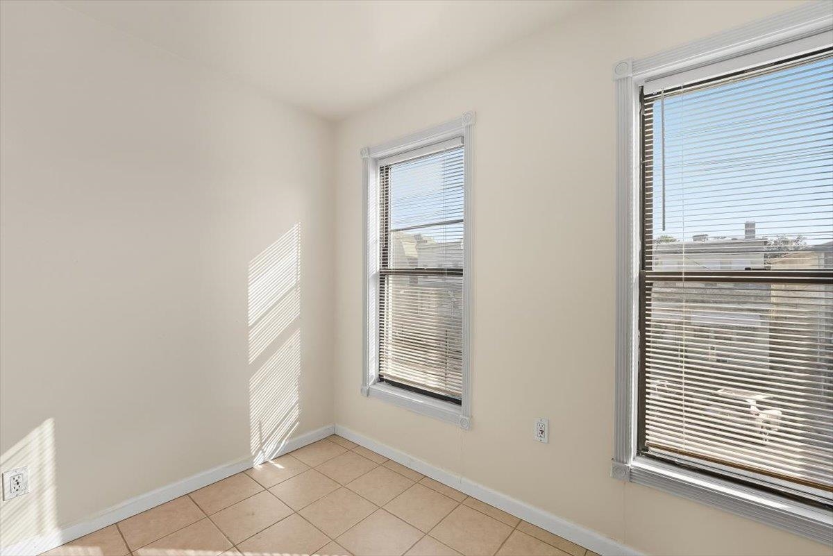 73 WINFIELD AVE Unit: 2