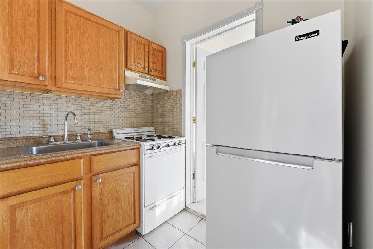 73 WINFIELD AVE Unit: 2