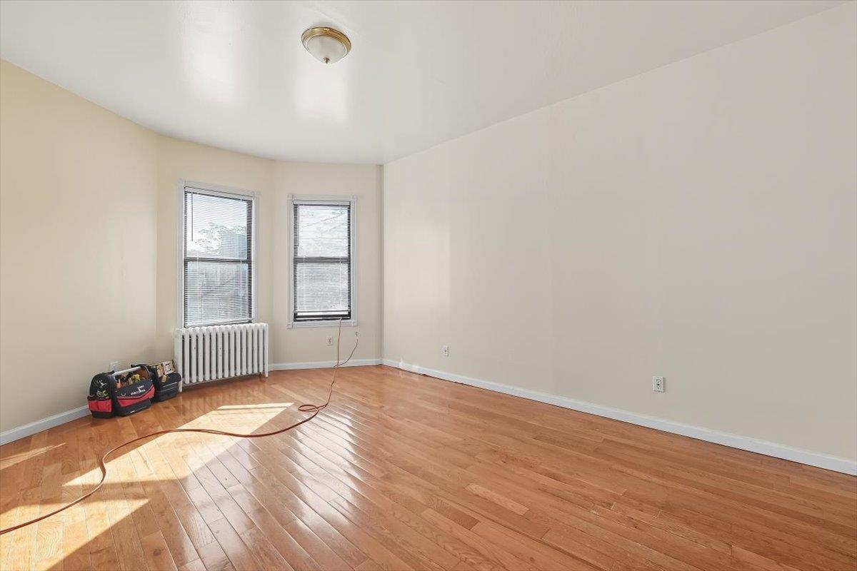 73 WINFIELD AVE Unit: 2