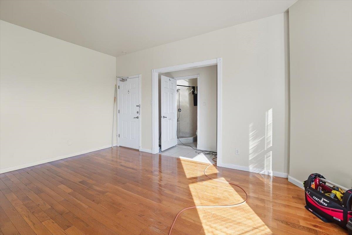 73 WINFIELD AVE Unit: 2