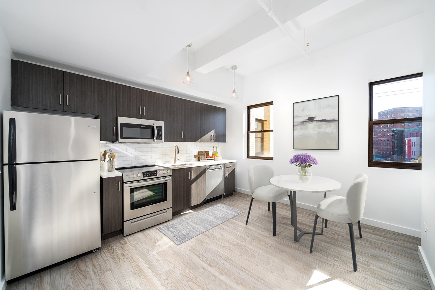 201 CORNELISON AVE Unit: 206