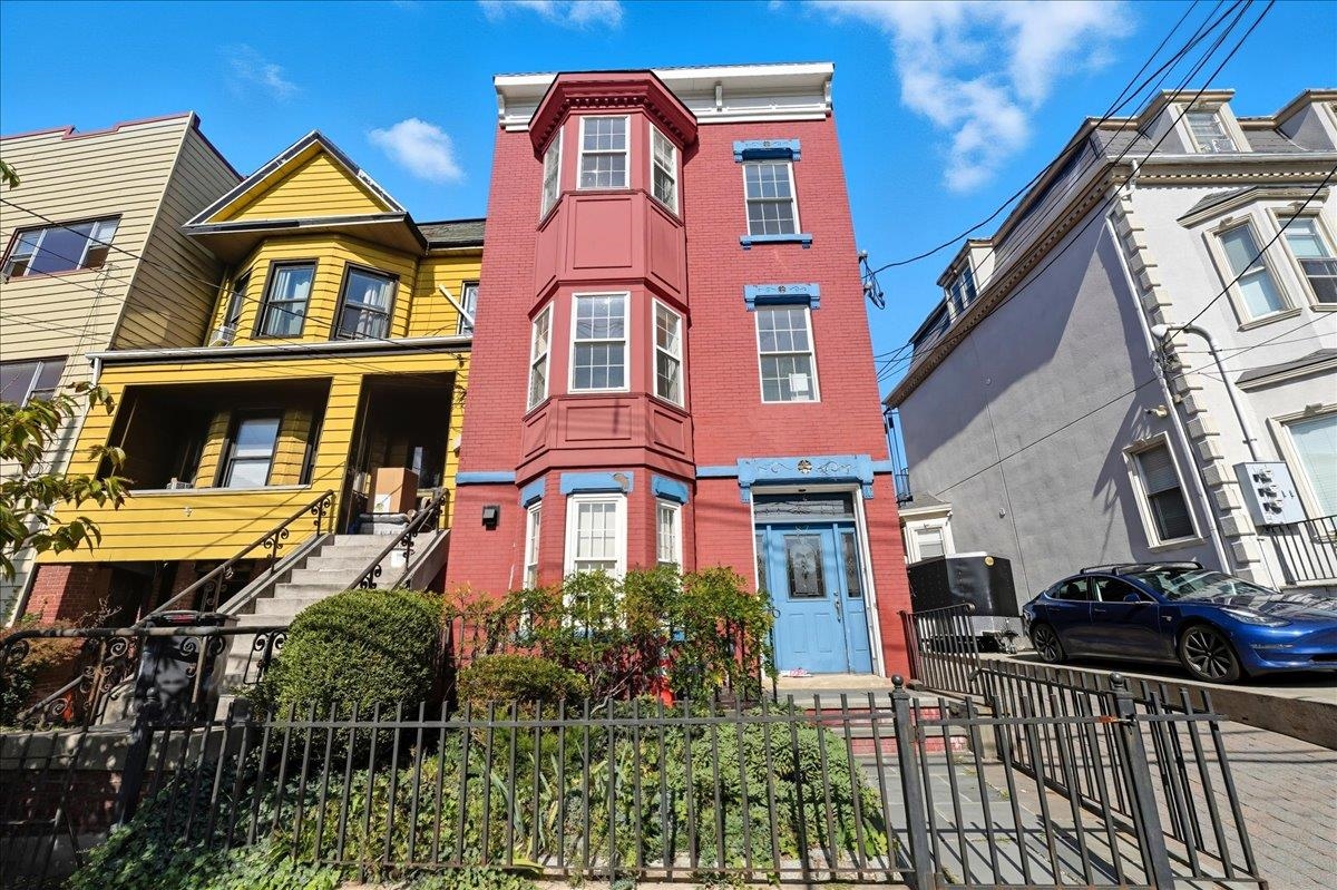 87 PALISADE AVE Unit: 2