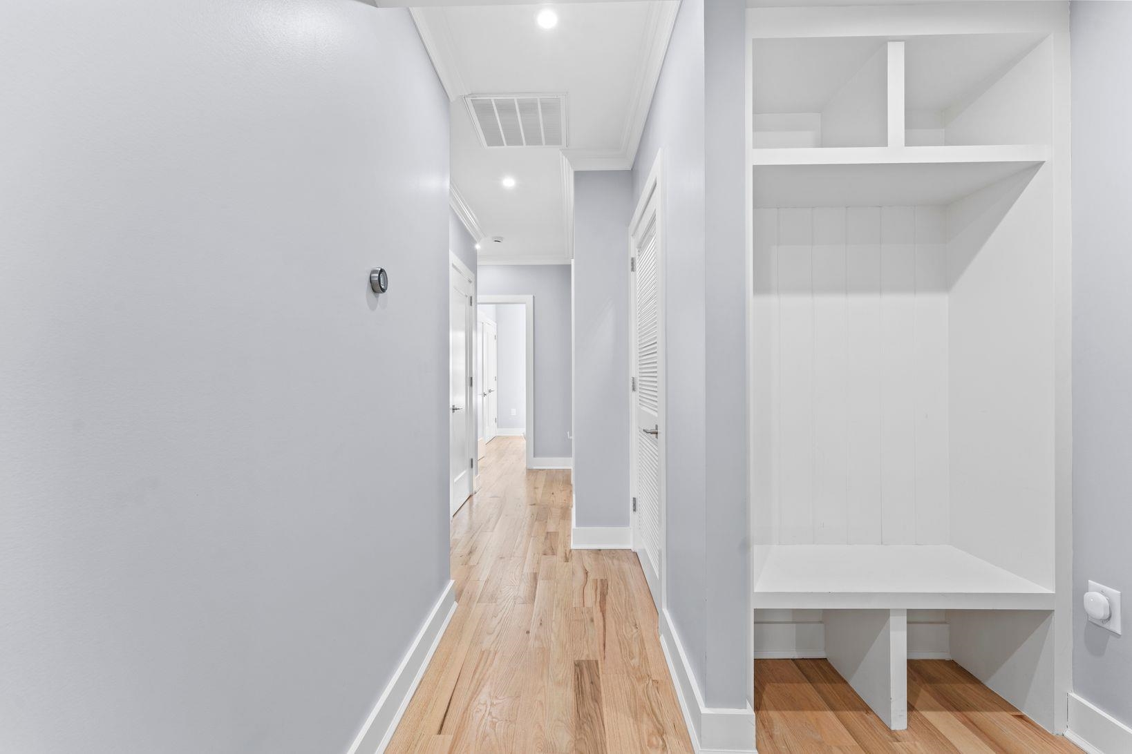 335 VIRGINIA AVE Unit: 2