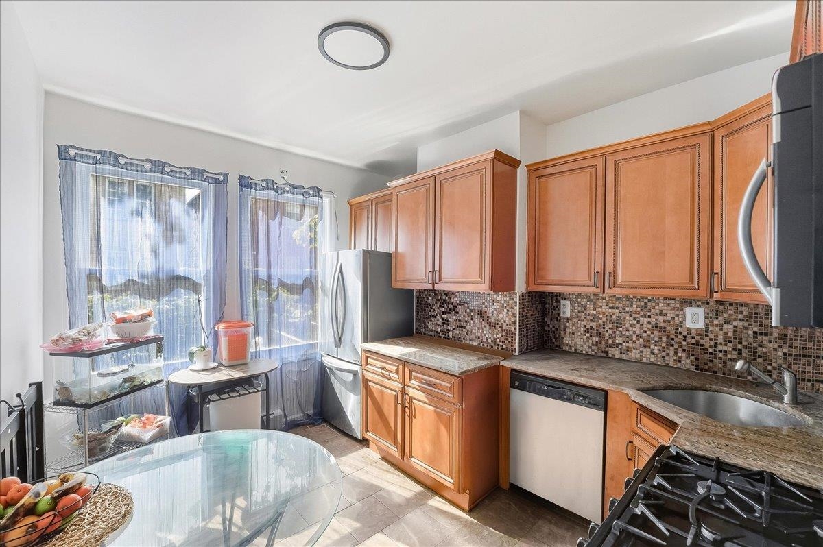 333 CLAREMONT AVE Unit: 1