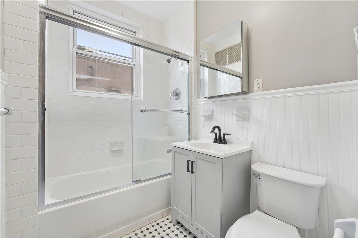 134 CLIFTON PL Unit: 5