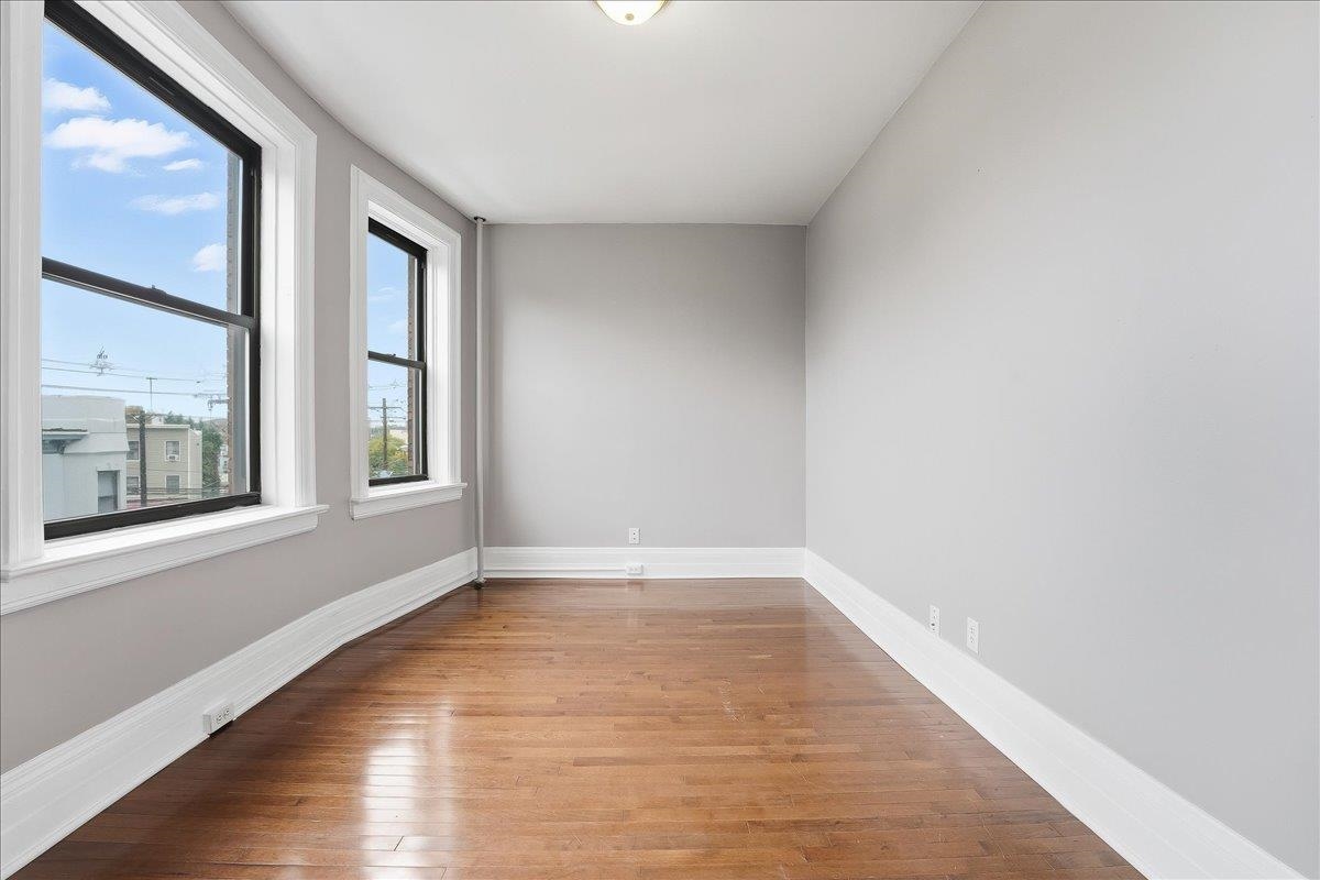 134 CLIFTON PL Unit: 5