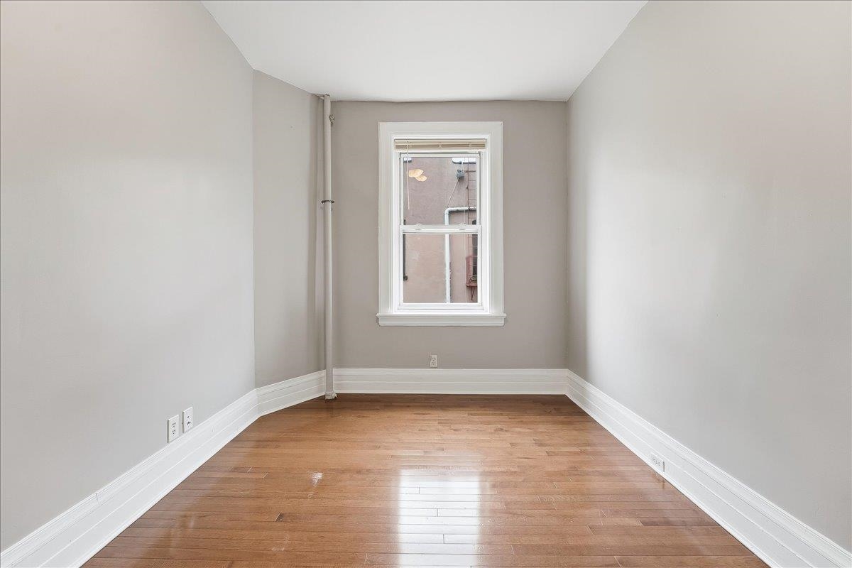 134 CLIFTON PL Unit: 5
