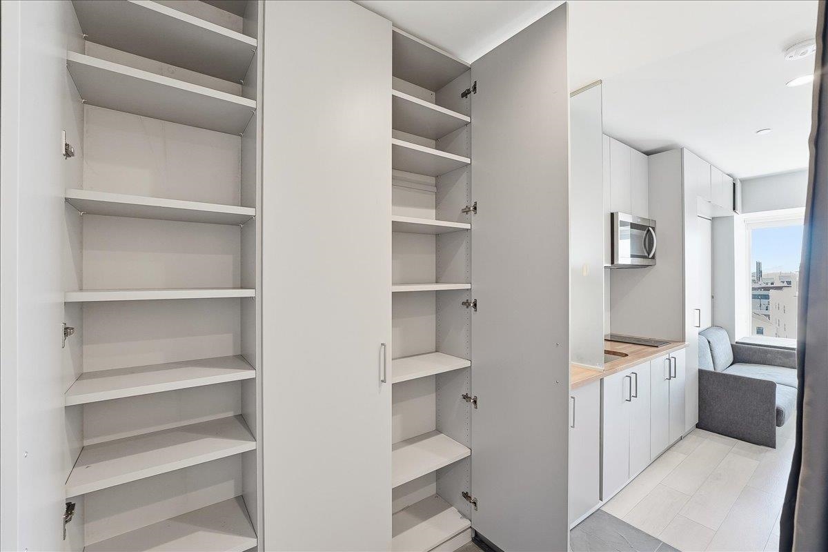 190 ACADEMY ST Unit: 606