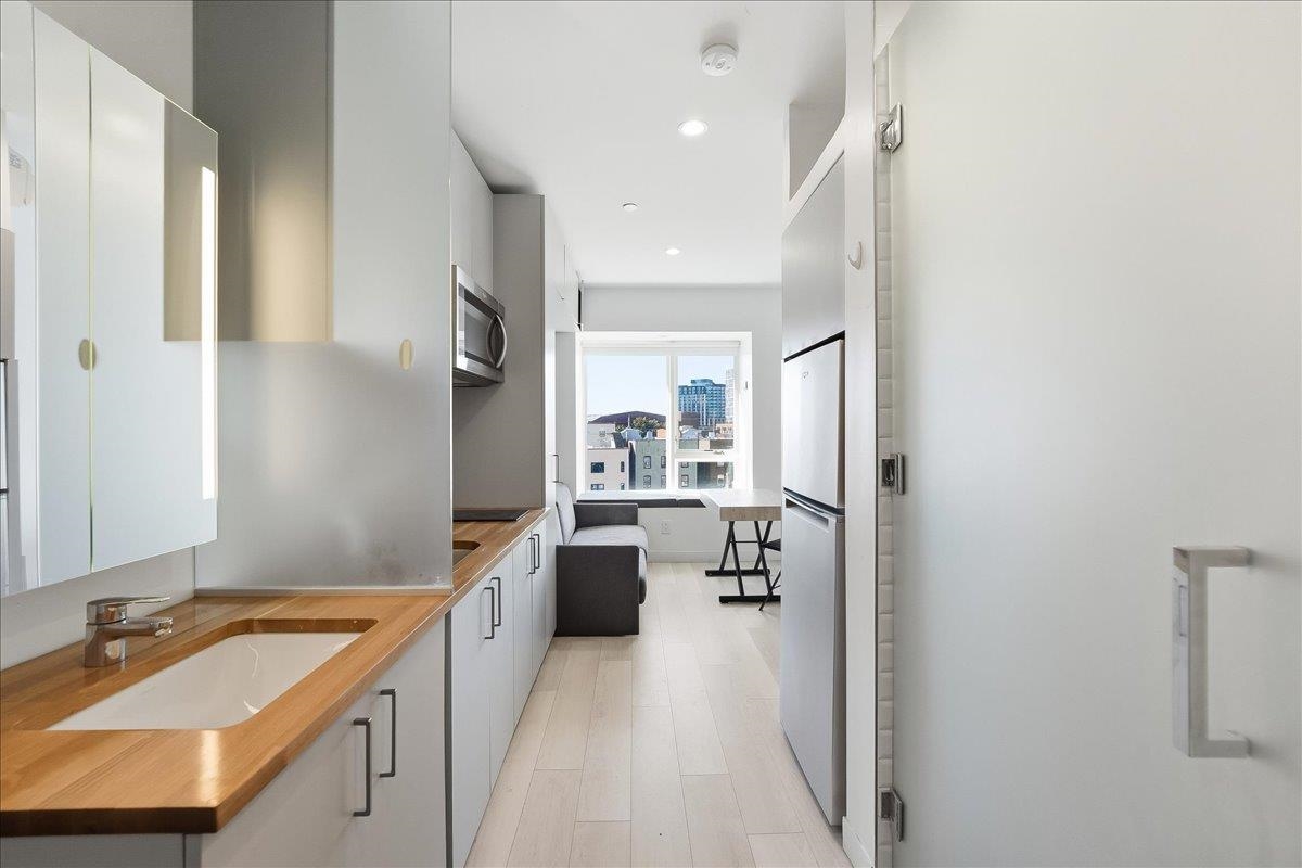 190 ACADEMY ST Unit: 606