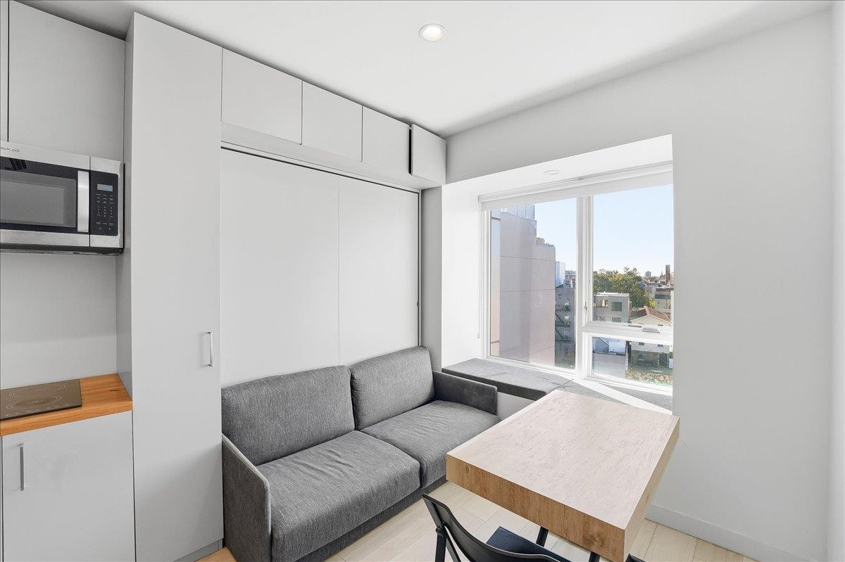 190 ACADEMY ST Unit: 606