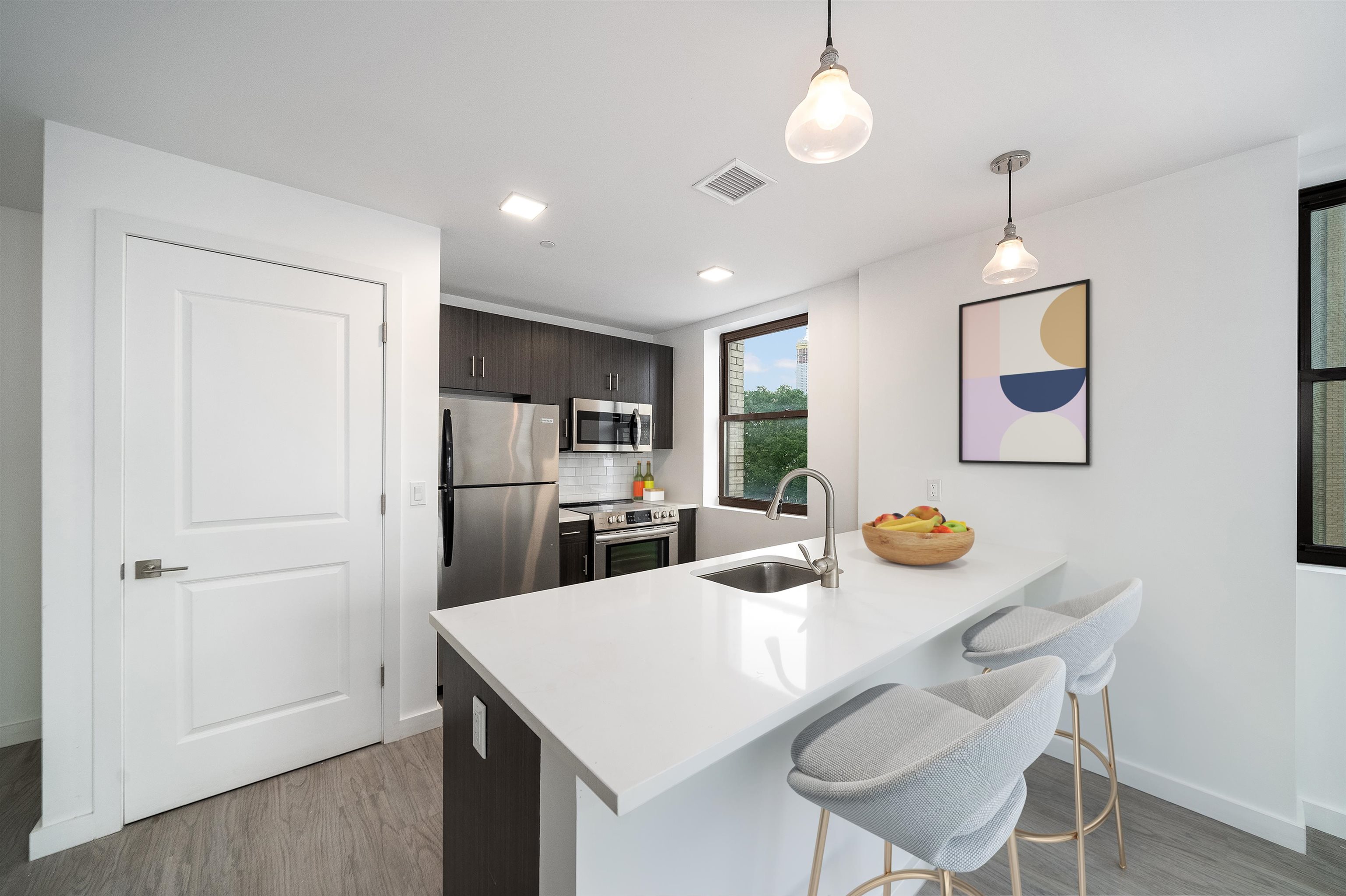 201 CORNELISON AVE Unit: 506