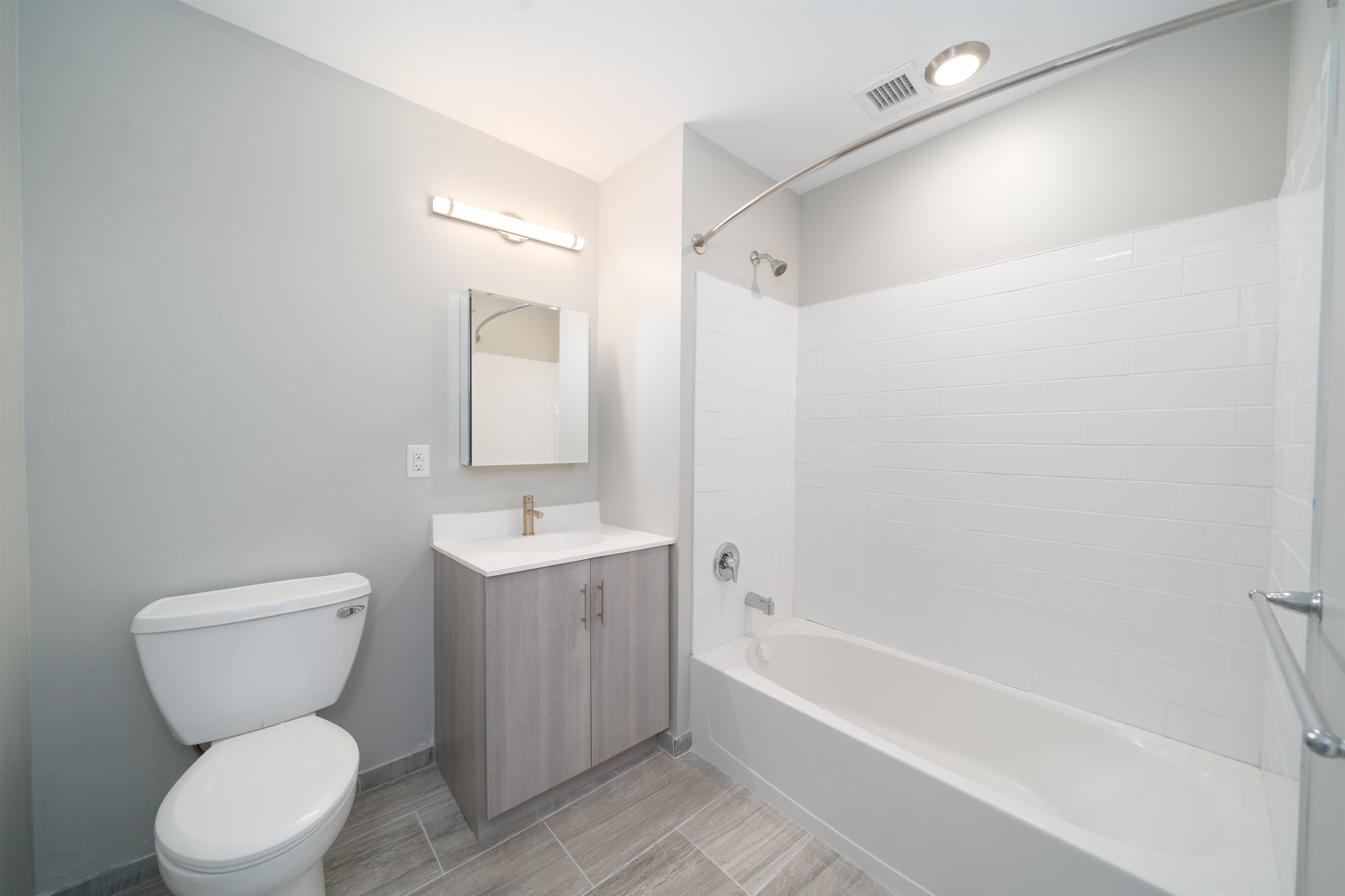 201 CORNELISON AVE Unit: 506