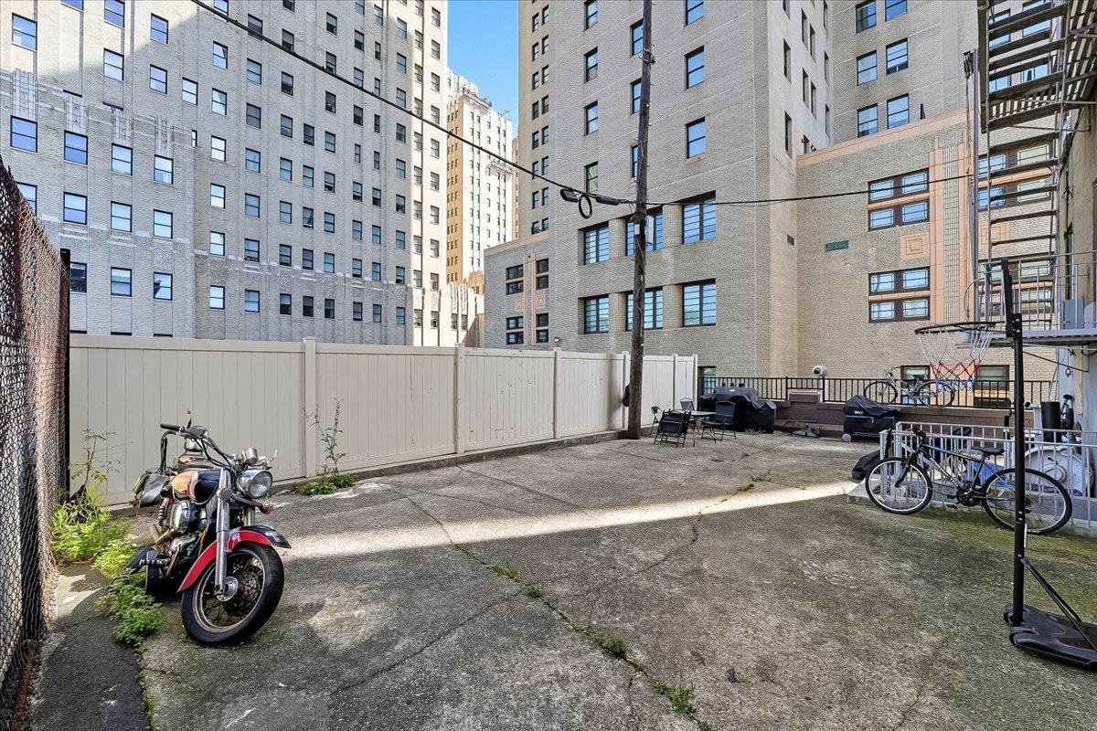 134 CLIFTON PL Unit: 5