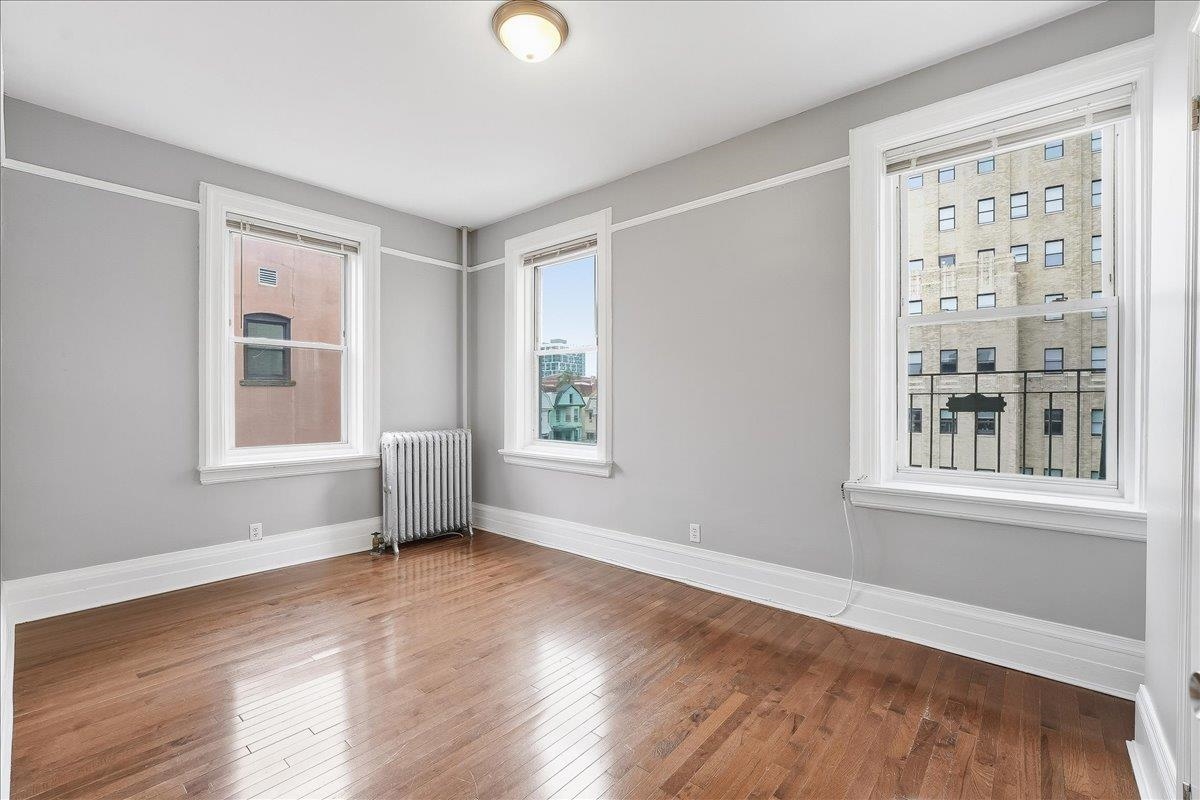 134 CLIFTON PL Unit: 5