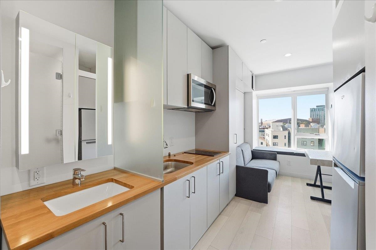 190 ACADEMY ST Unit: 608