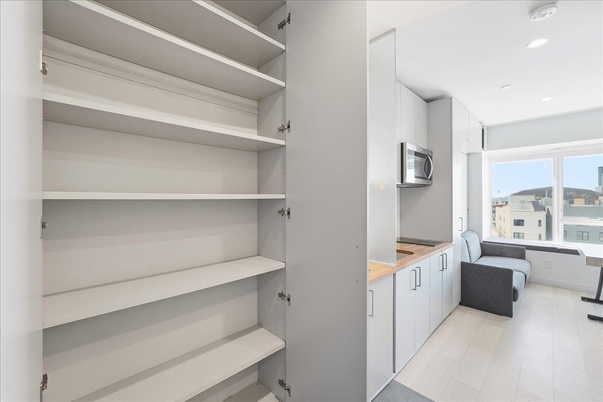 190 ACADEMY ST Unit: 608