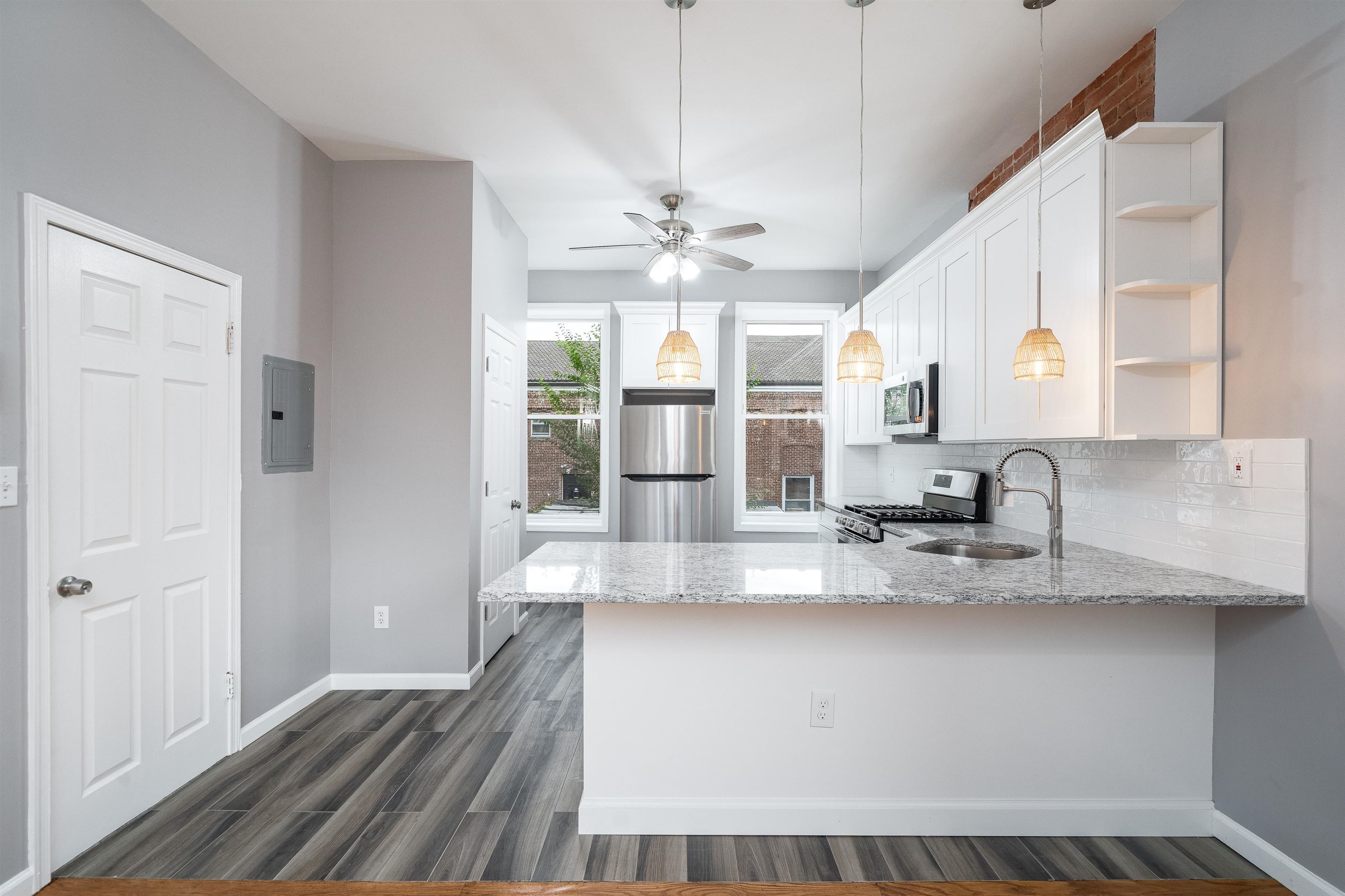 282 WHITON ST Unit: 2