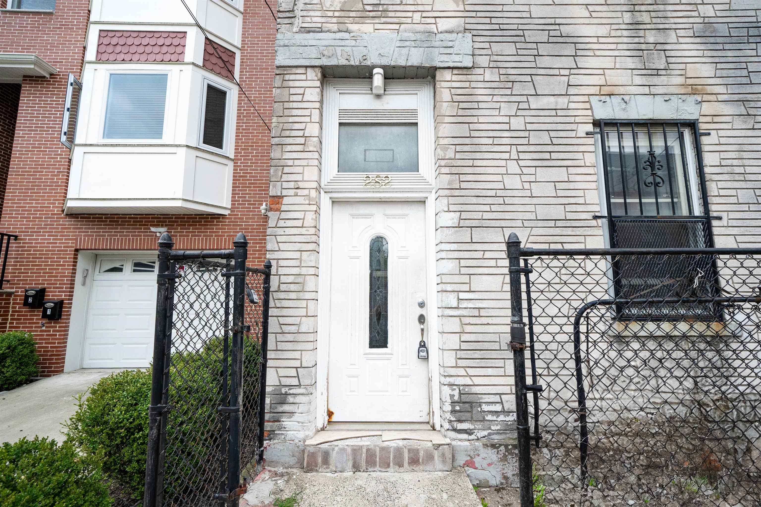 282 WHITON ST Unit: 2