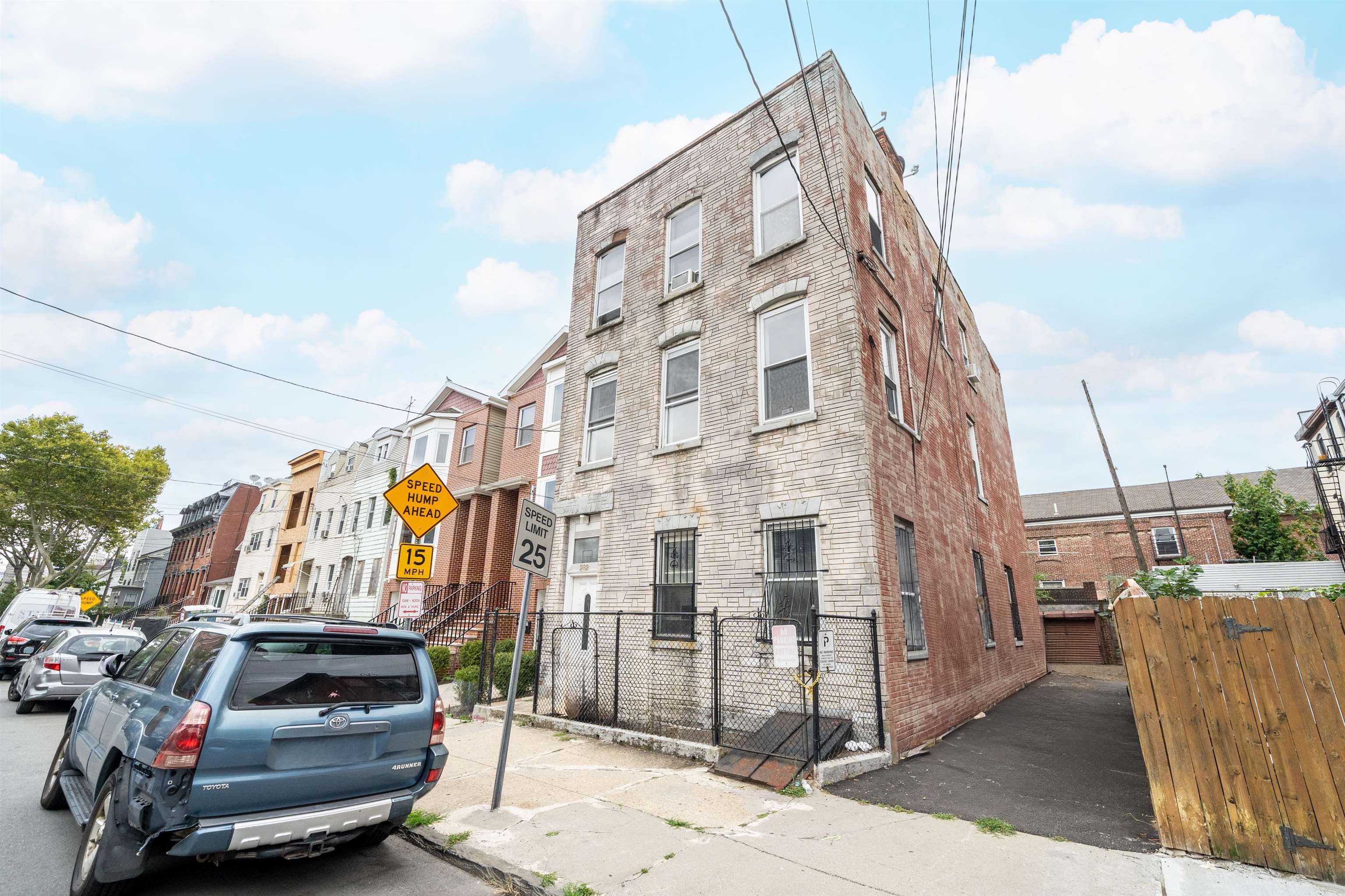 282 WHITON ST Unit: 2