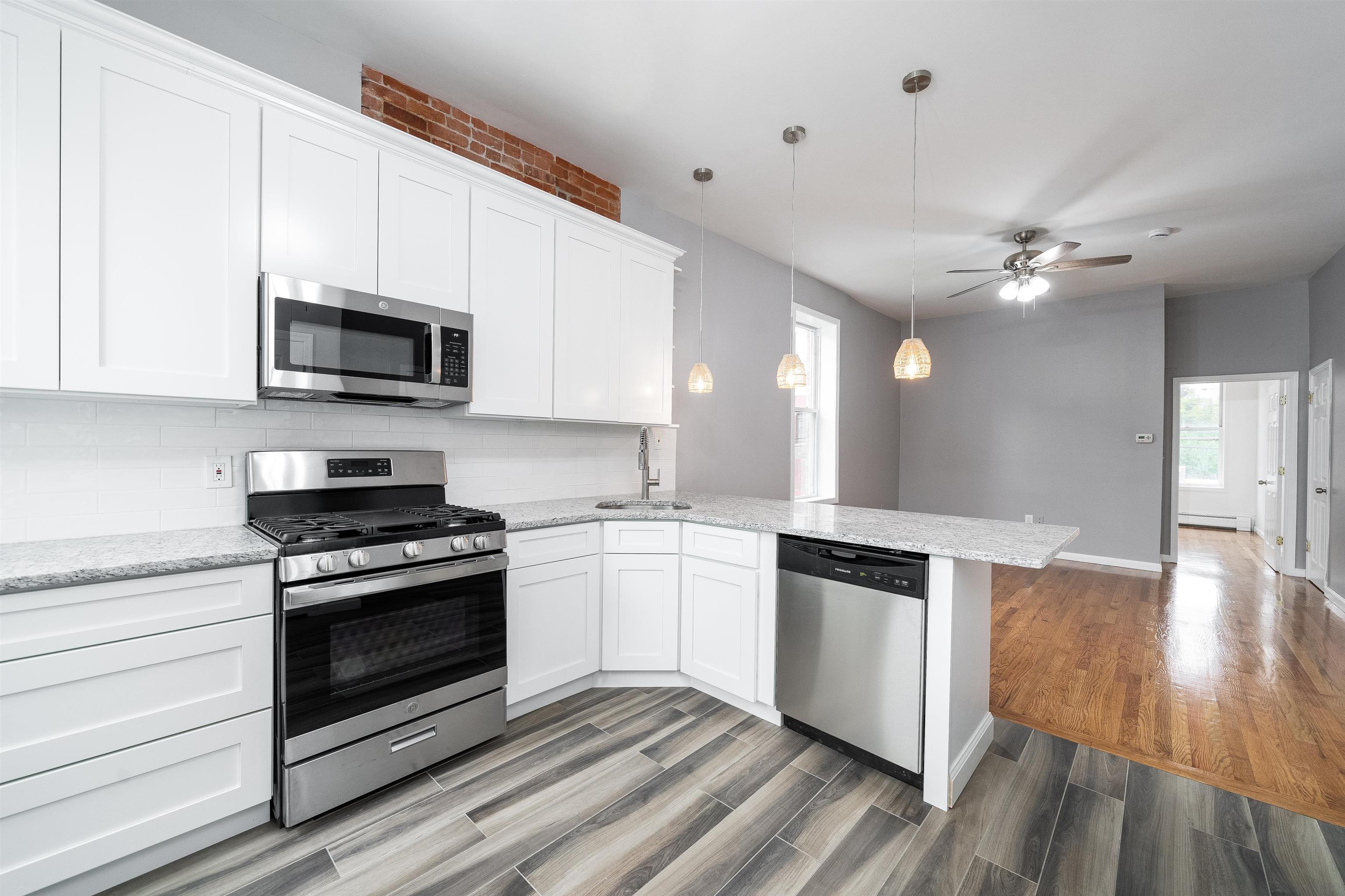 282 WHITON ST Unit: 2