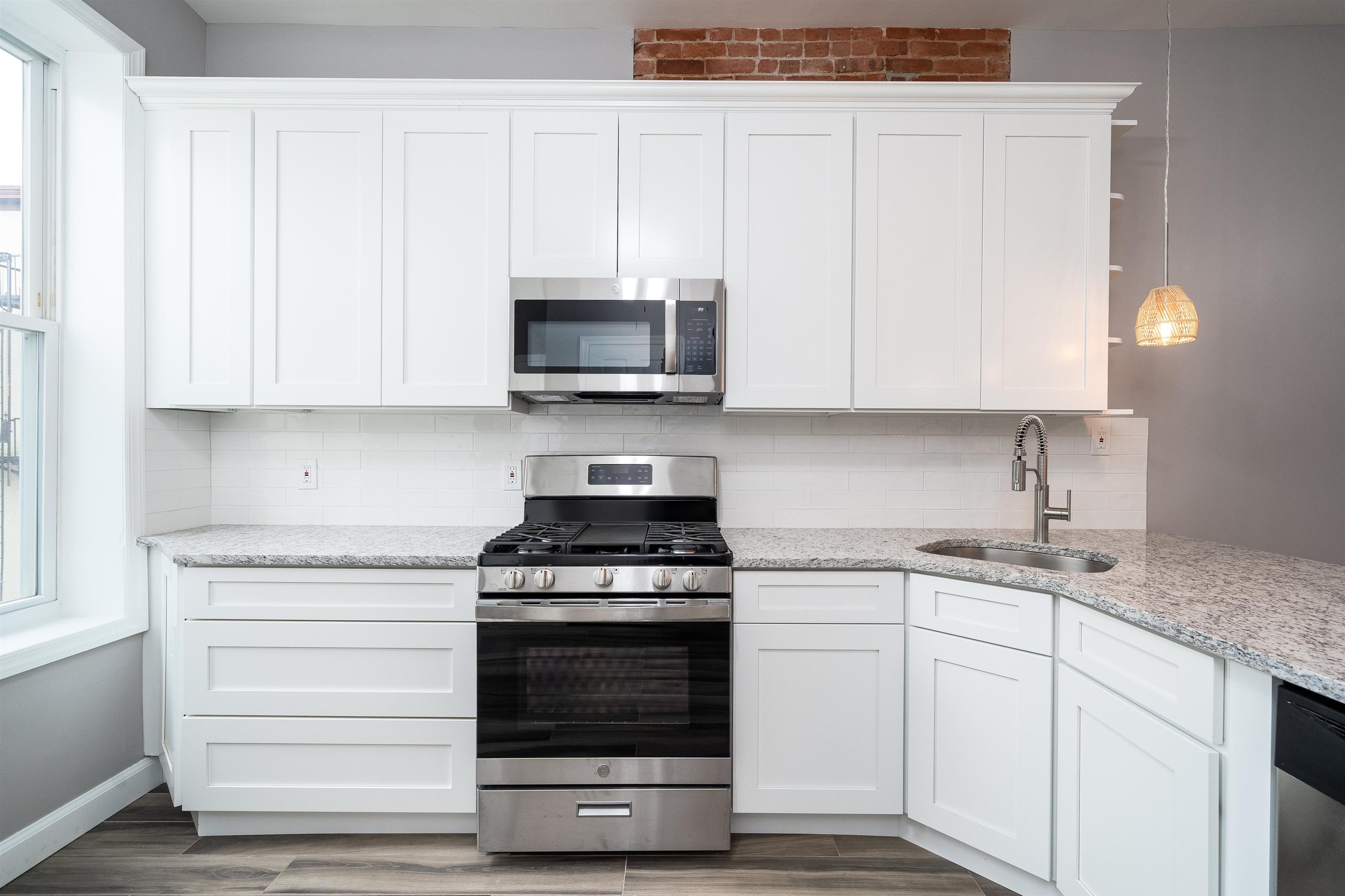 282 WHITON ST Unit: 2