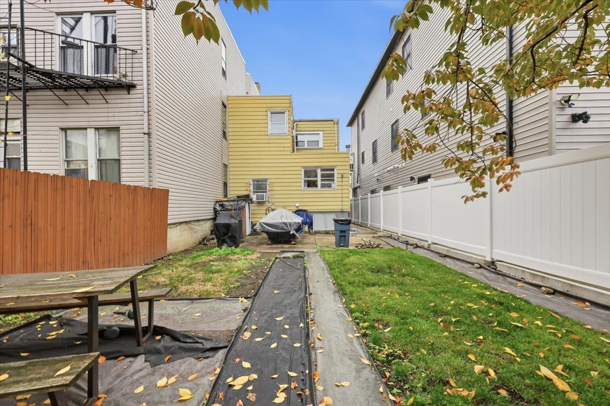 132 THORNE ST Unit: 2